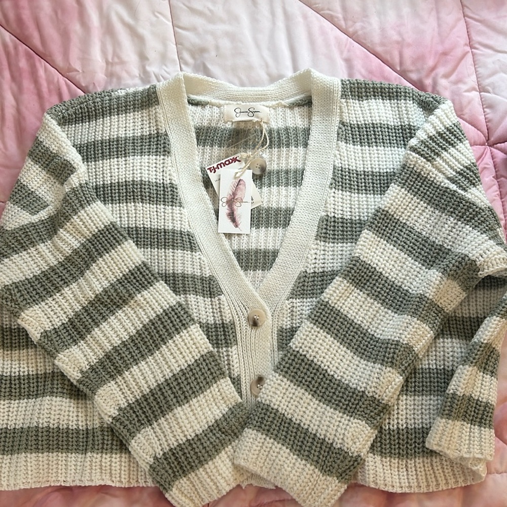 Striped sweater 💚